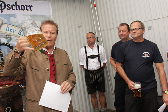 Hacker-Pschporr Chef Andreas Steinfatt stellte am 09.09.2014 im Alten Eiswerk der Brauerei das diesjährige Wiesnbier vor (©Foto. Martin Schmitz)